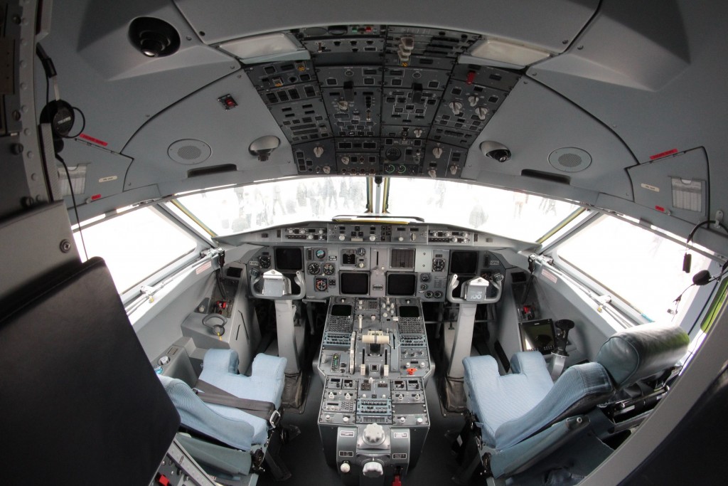 Cockpit du Fokker 100