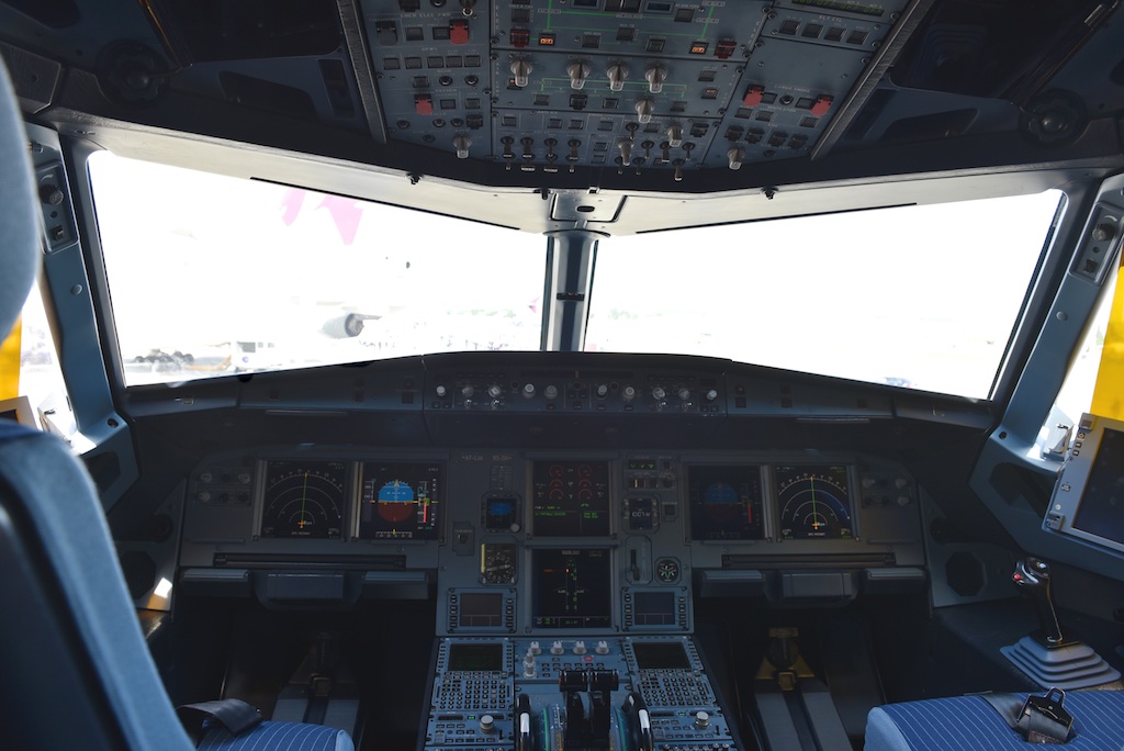 Cockpit A319 QR