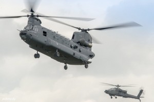 Un Chinook et un Apache néerlandais (photo: Patmode Pictures)