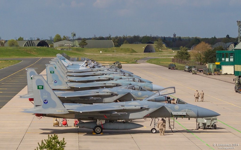 Alignement de F-15S saoudien sur le tarmac de la base aérienne de Nancy Ochey durant l'exercice Green Shield en 2014. (crédit: Pierre Etienne Langenfeld)