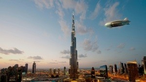 Le Zeppelin NT au-dessus de Dubaï, Crédit: Didier Wolff, Happy Design Studio