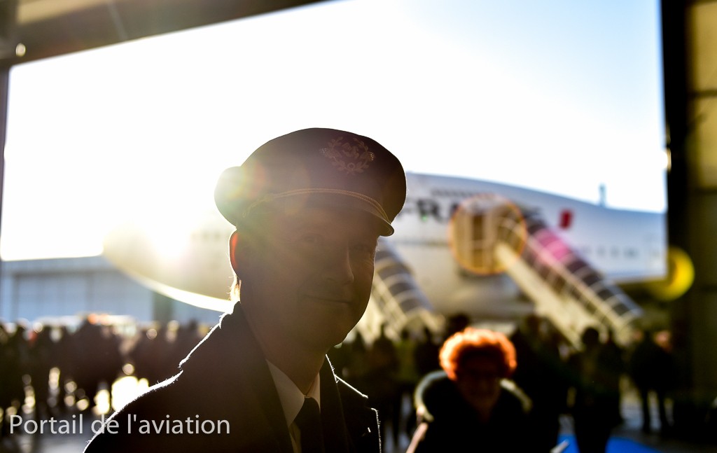 Un pilote de B747 avec en arrière plan F-GITE