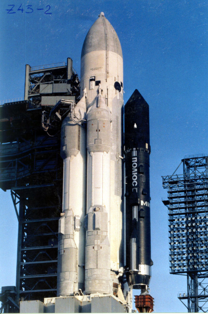 Le satellite Polyous juste avant son lancement (raté) en 1987. Source photo Buran.fr