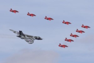 RIAT 2015 : le Vulcan et les Red Arrows