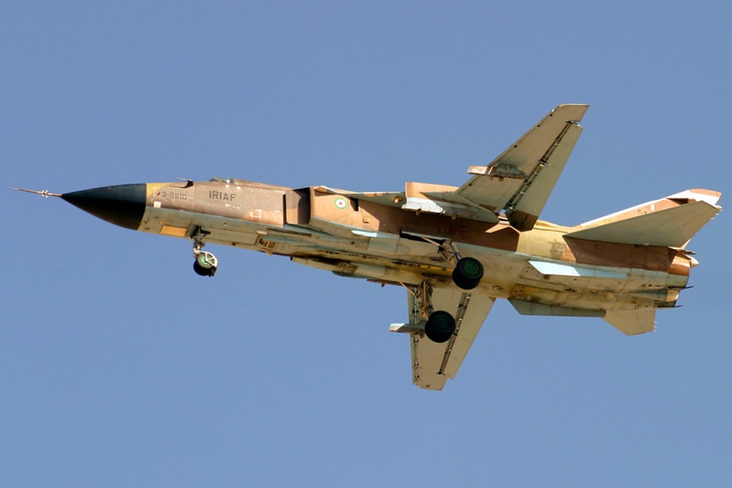 Su-24 iranien, similaire à ceux utilisés par la Russie et la Syrie. C'est un appareil de ce type qui a été abattu par l'aviation turque en novembre dernier, montrant la complexité des tensions internationales dans la région. Image de Shahram Sharifi