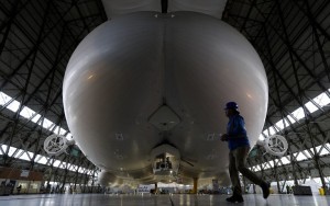 Airlander 10, Crédits : AFP / ADRIAN DENNIS