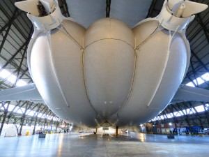 Airlander 10 vu de derrière