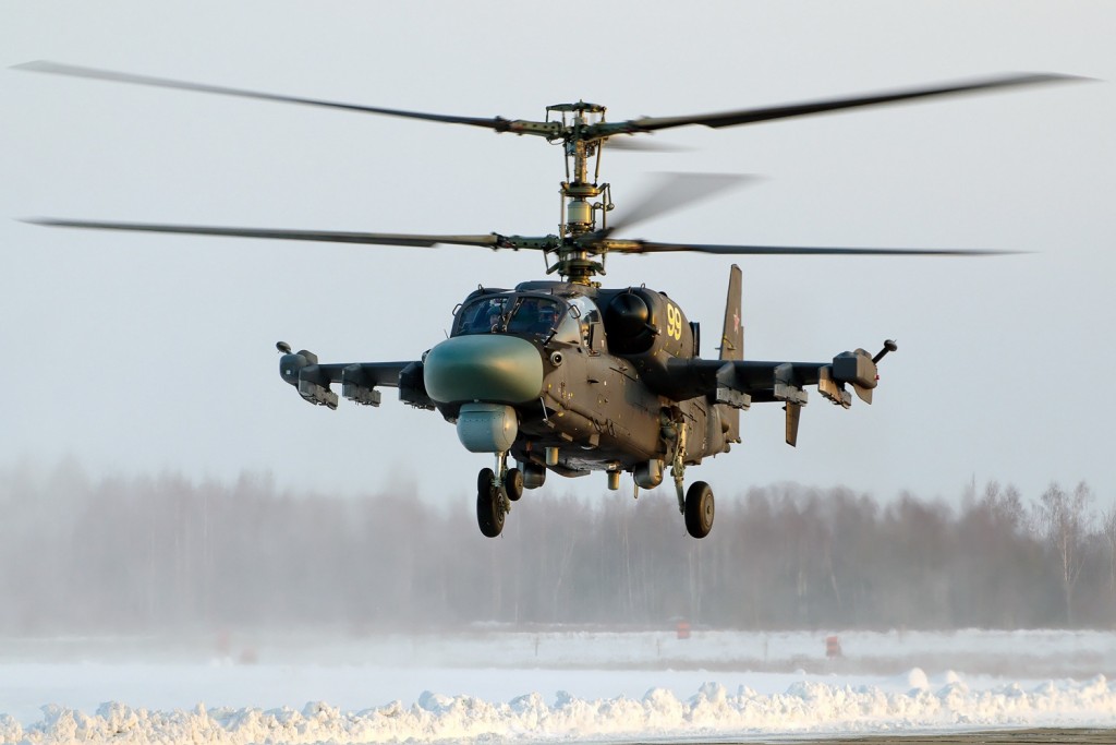 Ka-52 russe. L'Égypte va se doter d'une version navalisée de cet hélicoptère pour opérer depuis ses porte-hélicoptères de classe Mistral. Image de Alex Beltyukov