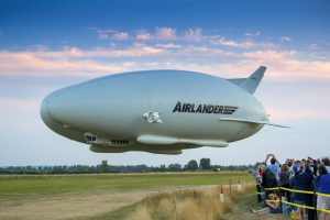 Airlander 10 au décollage, Crédit: Hybrid Air Vehicles