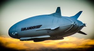 Airlander 10 en vol, Crédit: Asan Tu