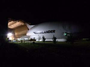 Sortie en pleine nuit de l'Airlander 10, Crédit HAV