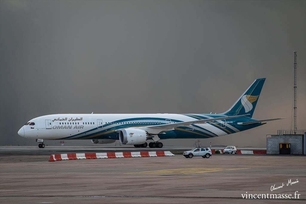 787-9 Oman CDG water salute