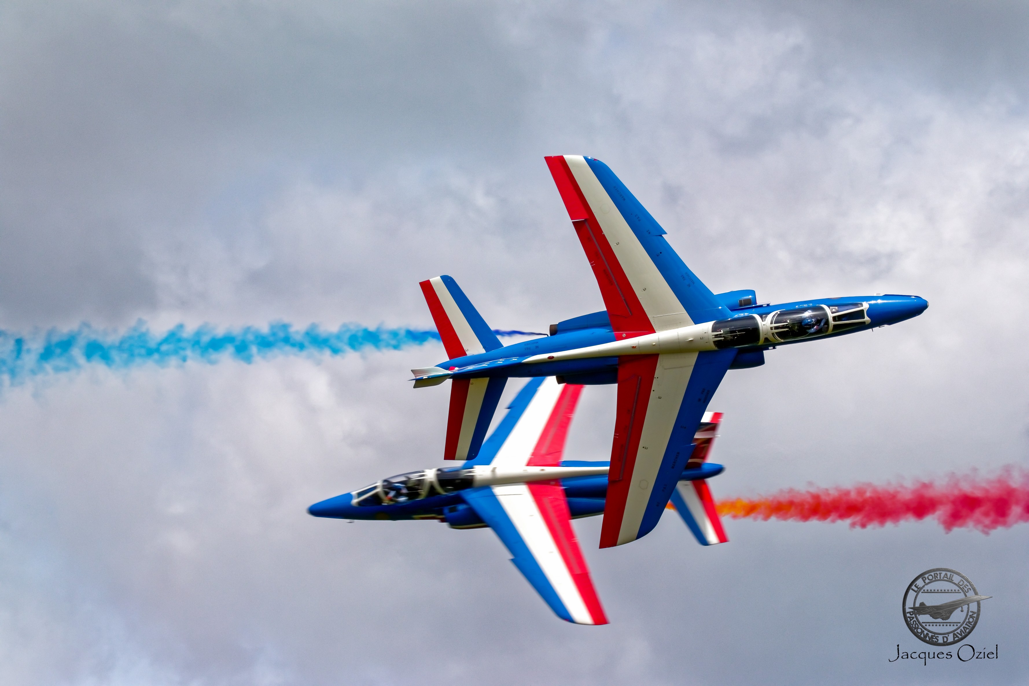 Croisement Alpha Jet de la Patrouille de France