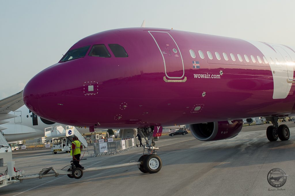 Arrivée de l'avion au matin