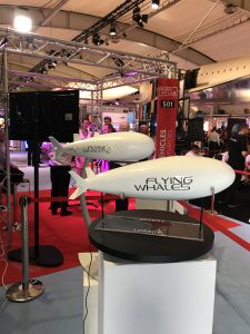 Le stand FLYING WHALES dans le Hall Concorde
