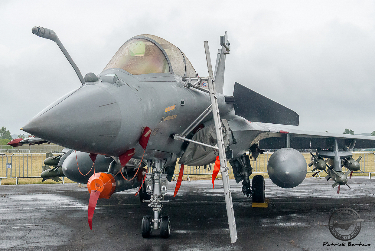 Rafale équipé de la nacelle Damoclès