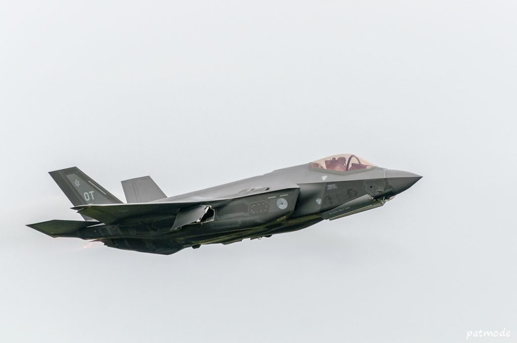 F-35 néerlandais en vol. Il s'agit d'une version de test, l'appareil n'étant pas encore opérationnel en raison des retards du programme.