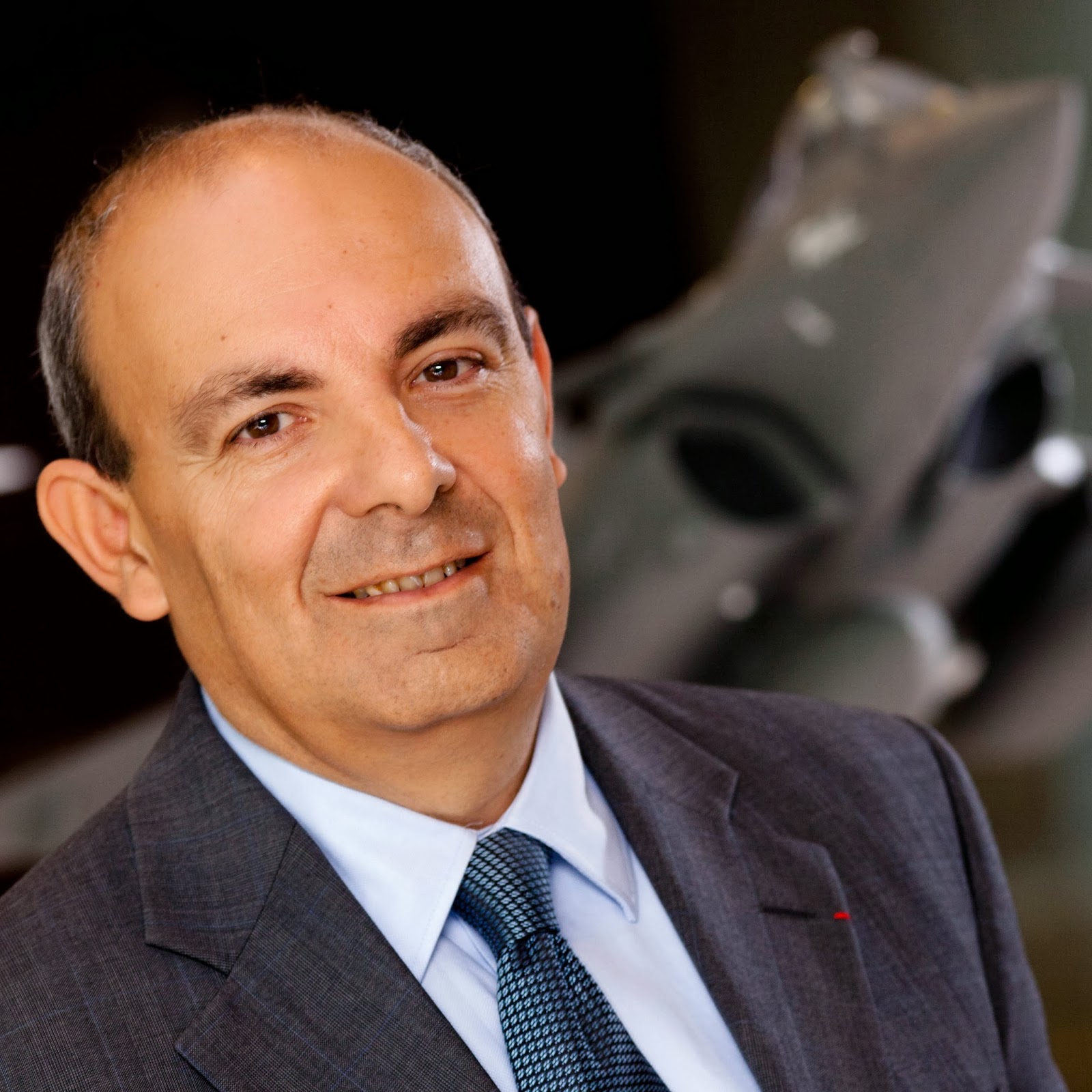 Conférence Dassault Aviation. Résultats 2013 et bonnes perspectives pour 2014