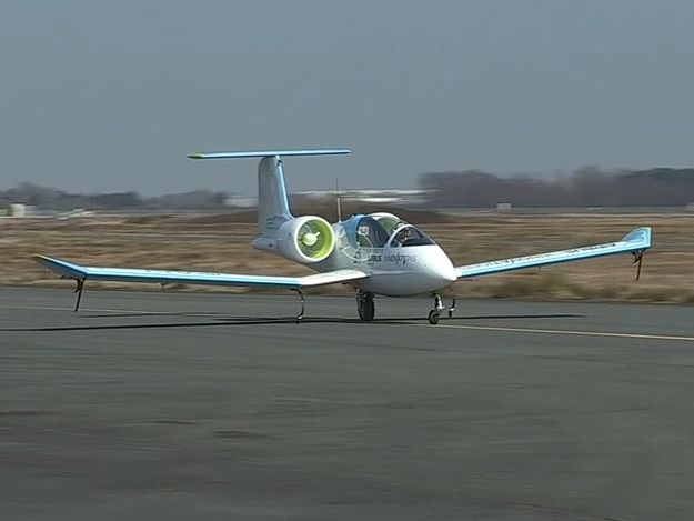 Lancement officiel de l'E-Fan, l'avion école tout électrique d'Airbus!