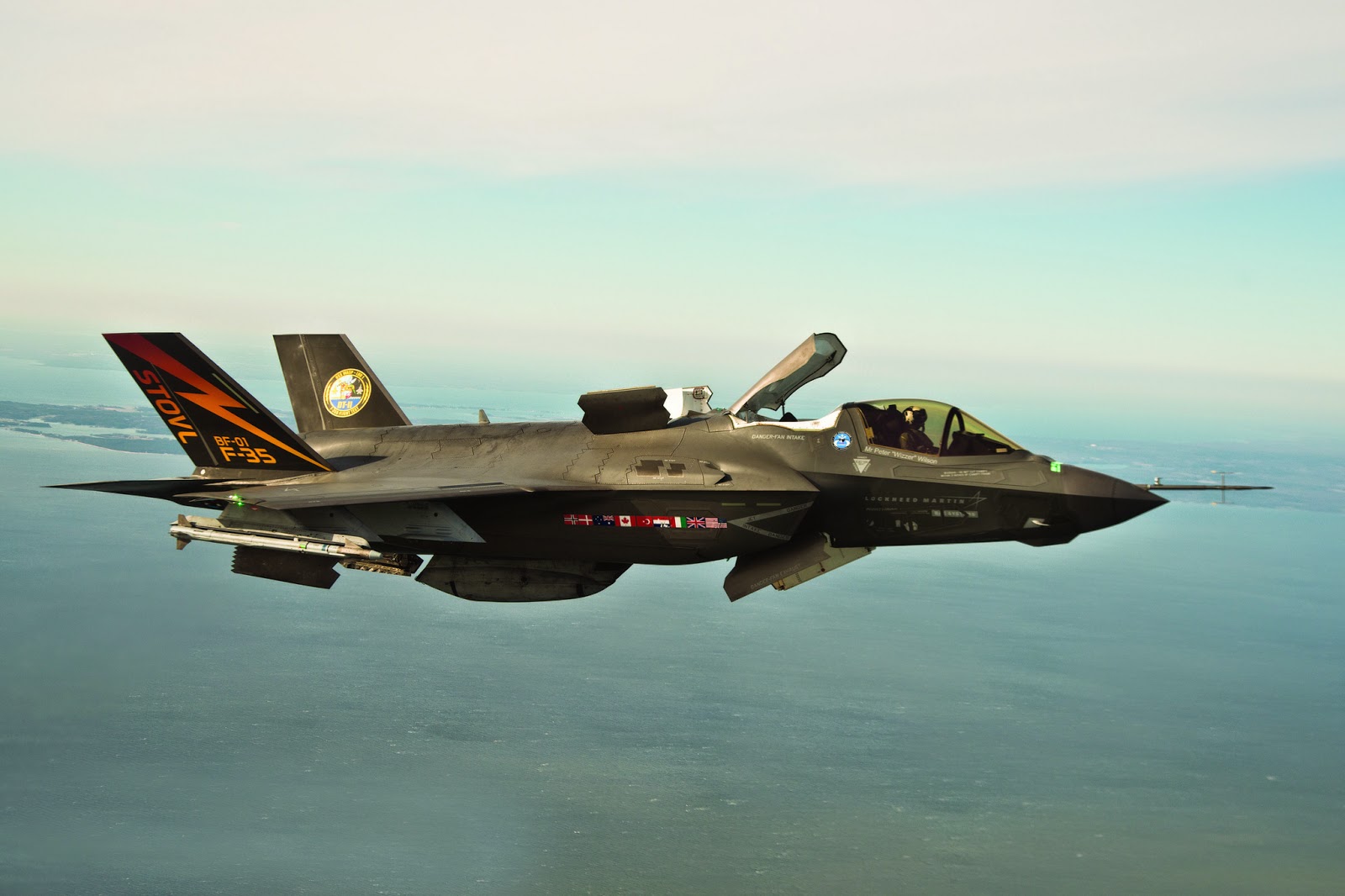 Le F-35, la machine pour dominer le monde, Made In USA.