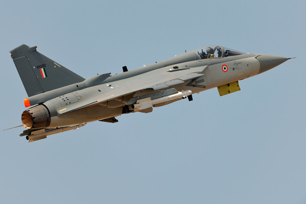 Le LCA Tejas indien sorti des turbulences?