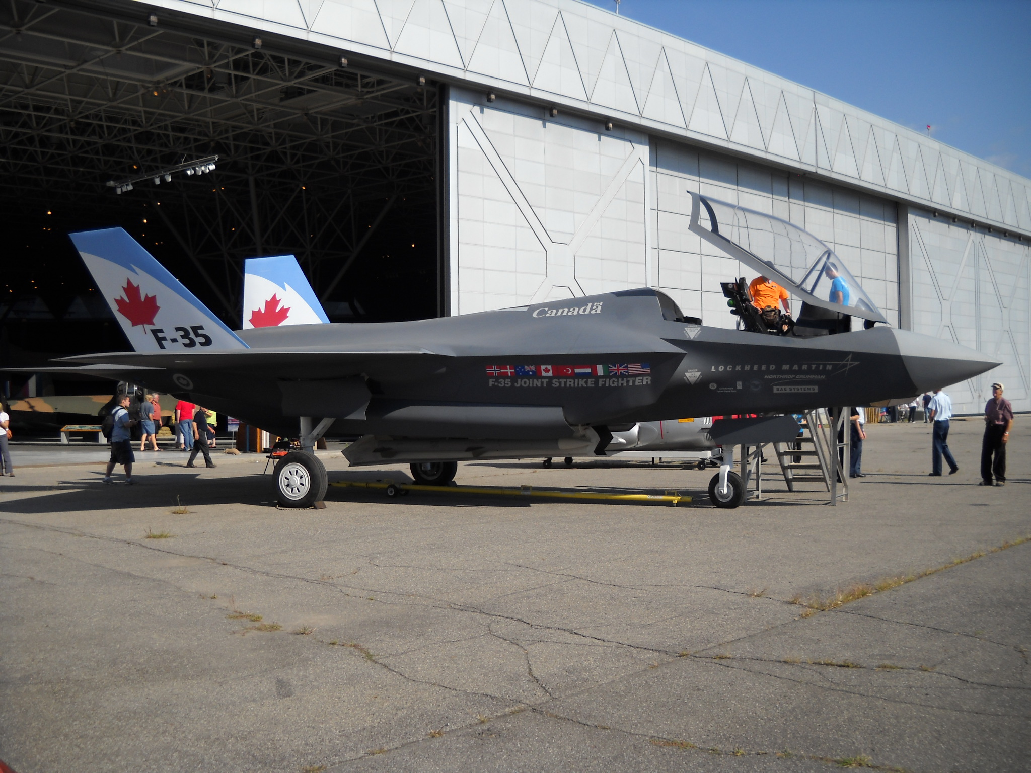 Le F-35 au Canada : Nouveau coup de froid. Les concurrents font aussi bien!