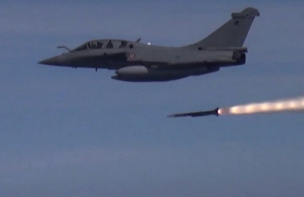 Premier tir du missile METEOR par le Rafale