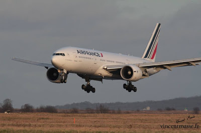 Un Boeing 777-200 d'Air France évite de justesse la collision avec le Mont Cameroun